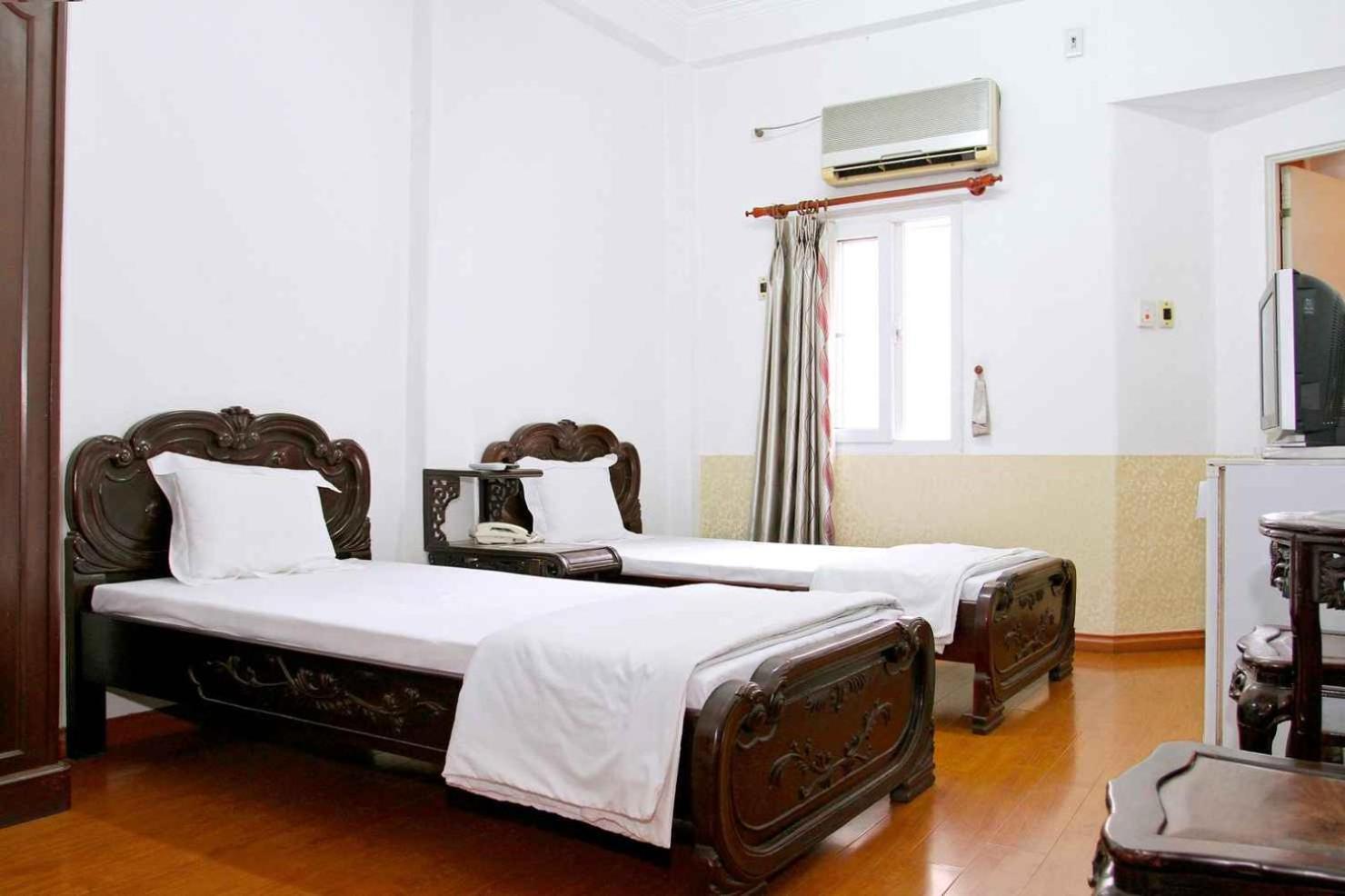 Hoang Cuong Hotel 15 Nguyen Thai Hoc ハノイ市 エクステリア 写真