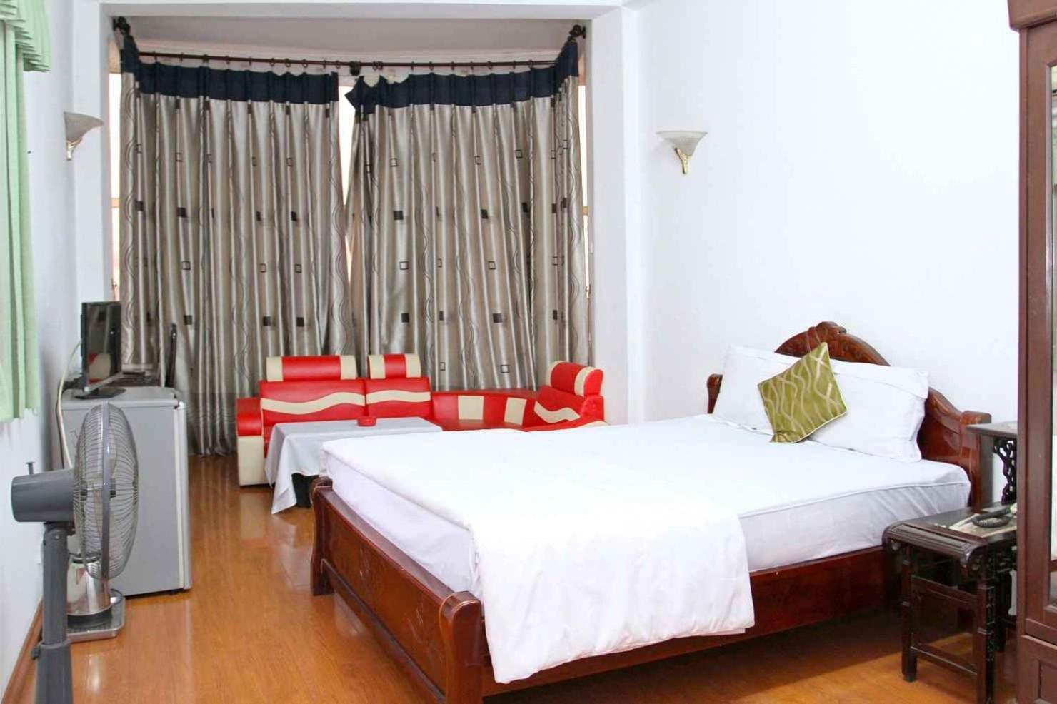 Hoang Cuong Hotel 15 Nguyen Thai Hoc ハノイ市 エクステリア 写真