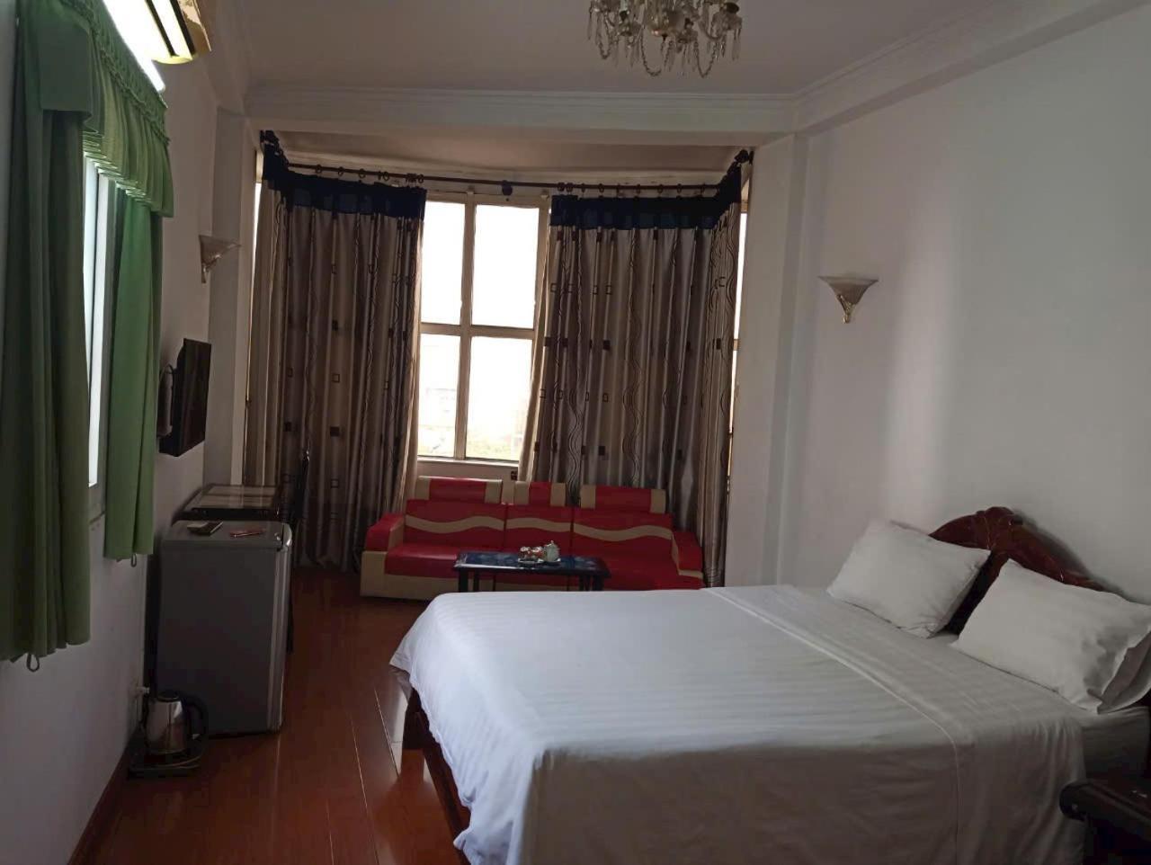 Hoang Cuong Hotel 15 Nguyen Thai Hoc ハノイ市 エクステリア 写真