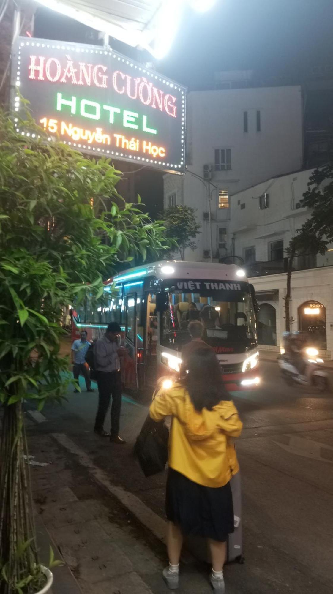 Hoang Cuong Hotel 15 Nguyen Thai Hoc ハノイ市 エクステリア 写真