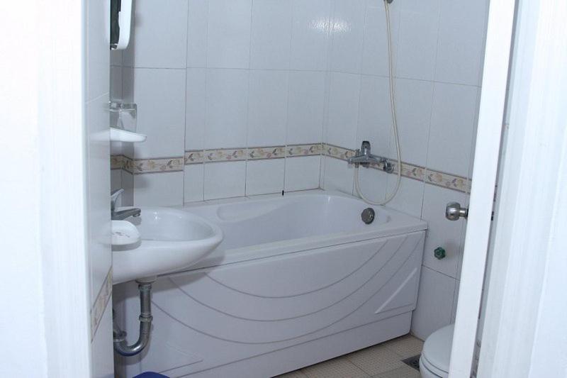 Hoang Cuong Hotel 15 Nguyen Thai Hoc ハノイ市 エクステリア 写真