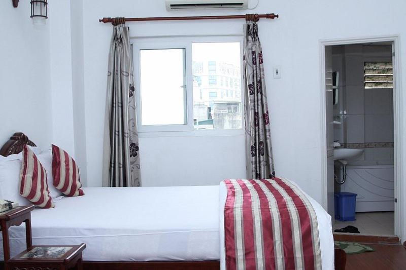 Hoang Cuong Hotel 15 Nguyen Thai Hoc ハノイ市 エクステリア 写真