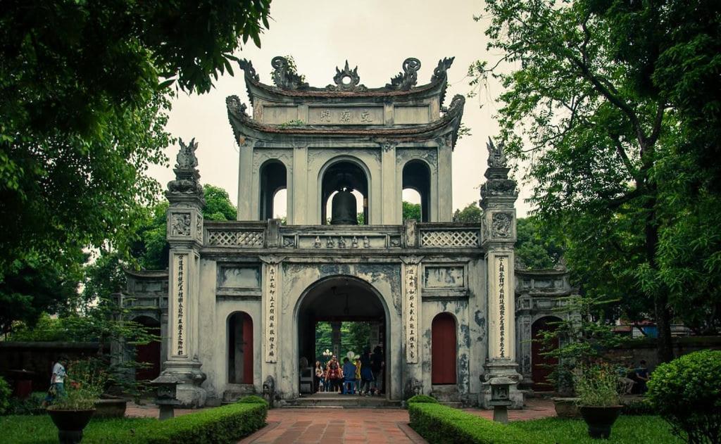 Hoang Cuong Hotel 15 Nguyen Thai Hoc ハノイ市 エクステリア 写真